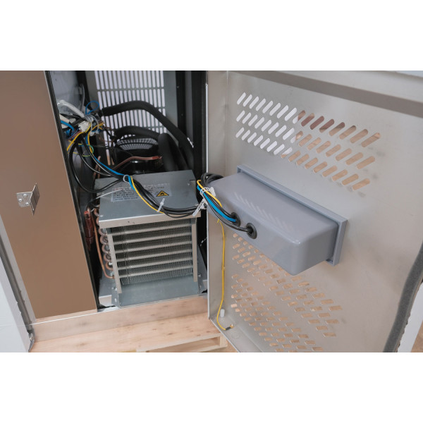 Стіл морозильний GoodFood GF-GN3100BT-HC